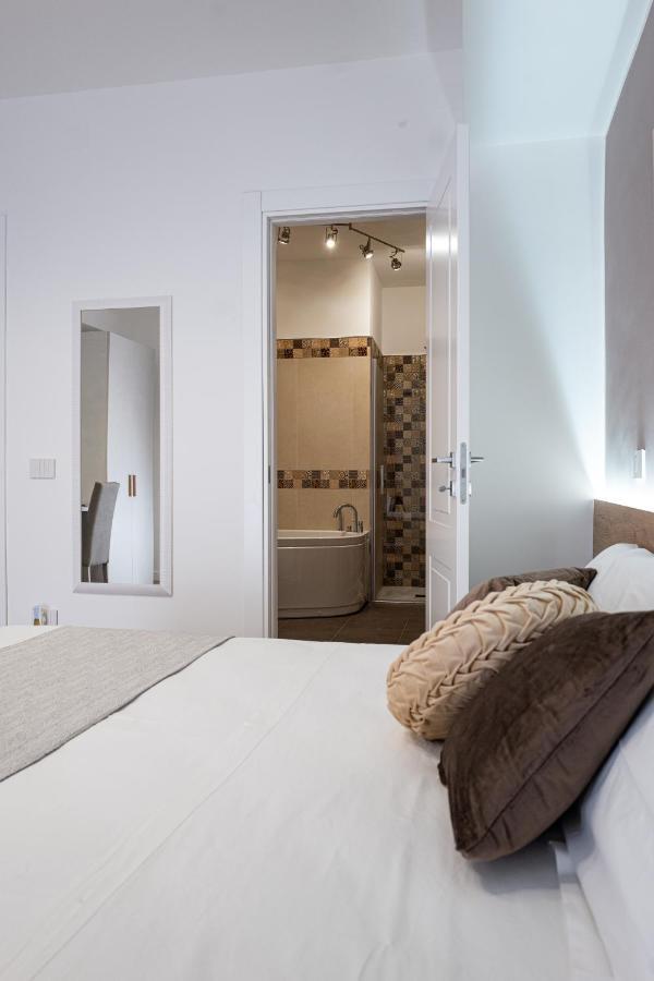 A Due Passi - Guest House Santo Stefano di Camastra Ngoại thất bức ảnh